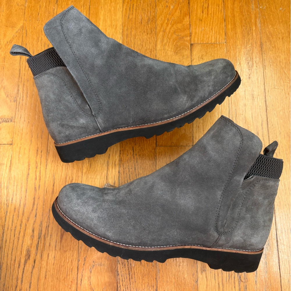 Blondo Waterproof Suede Chelsea Boots Gray Lug Sole Size 9